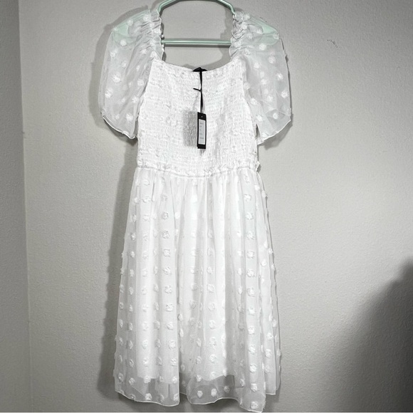Elegant White Puff Sleeve Dress - Picture 1 of 5